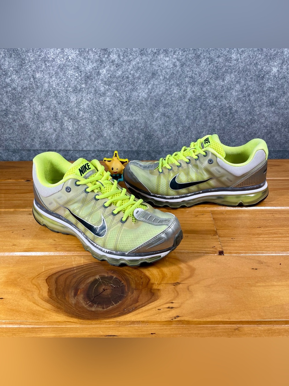 Nike Air Max 2009 Mens Size 10.5 Grey Volt Neon Black Running Shoes 486978-017